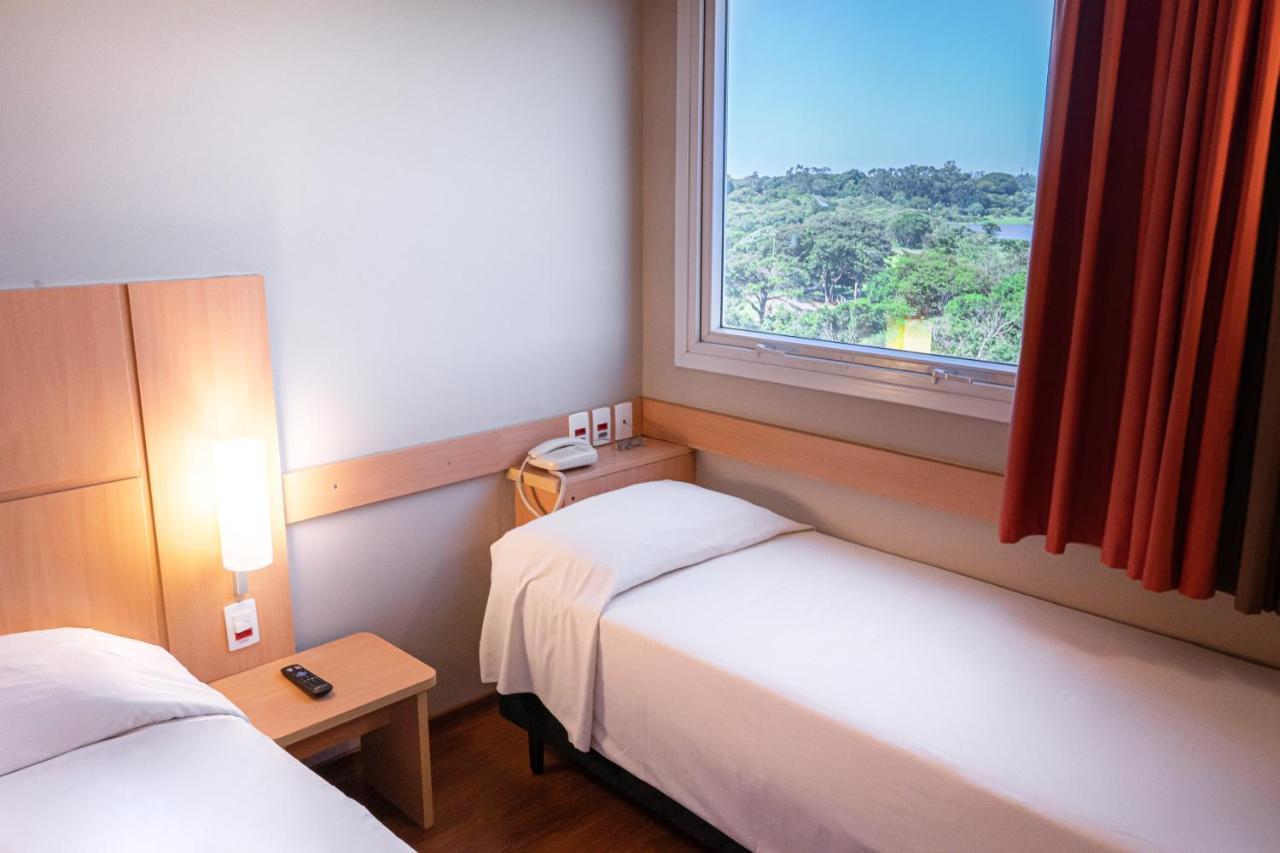 Hus Hotel Dourados Exteriér fotografie